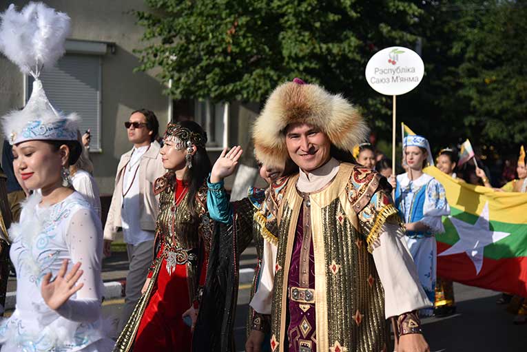 vishnyevyy-festival-v-glubokom-startoval-yarko-_4