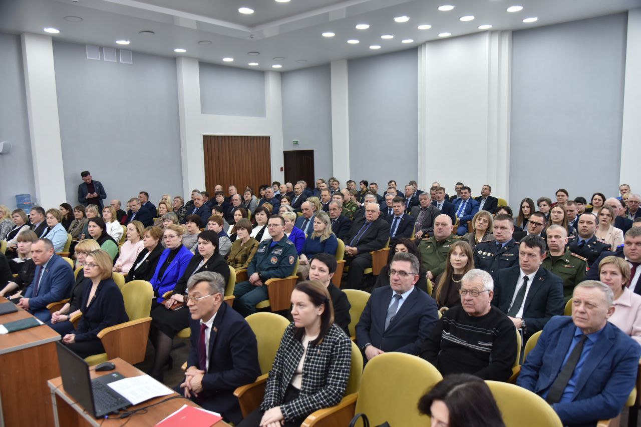 predsedatel-palaty-predstaviteley-natsionalnogo-sobraniya-respubliki-belarus-igor-sergeenko-provel-v_3