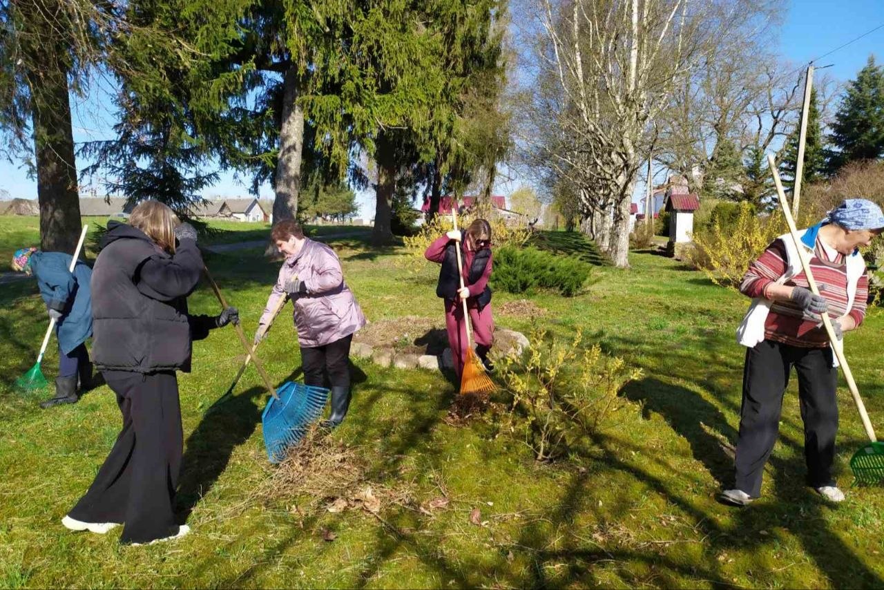 respublikanskiy-subbotnik-proshel-v-glubokskom-rayone-fotofakt_15