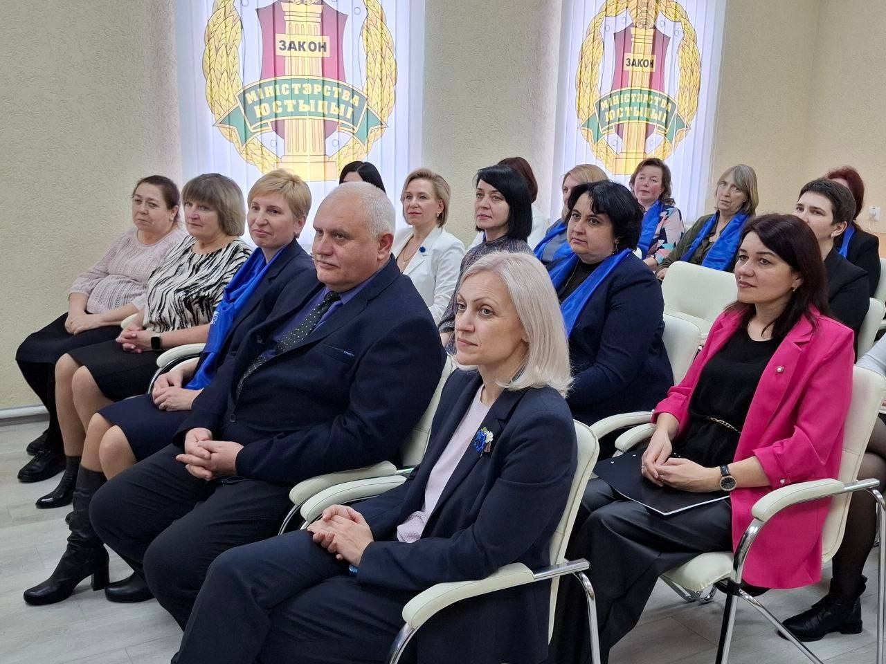 o-zhenshchiny-slavim-vash-trud-kruglyy-stol-priurochennyy-k-zhenskomu-dnyu-proshel-v-glubokskom-arkh_4