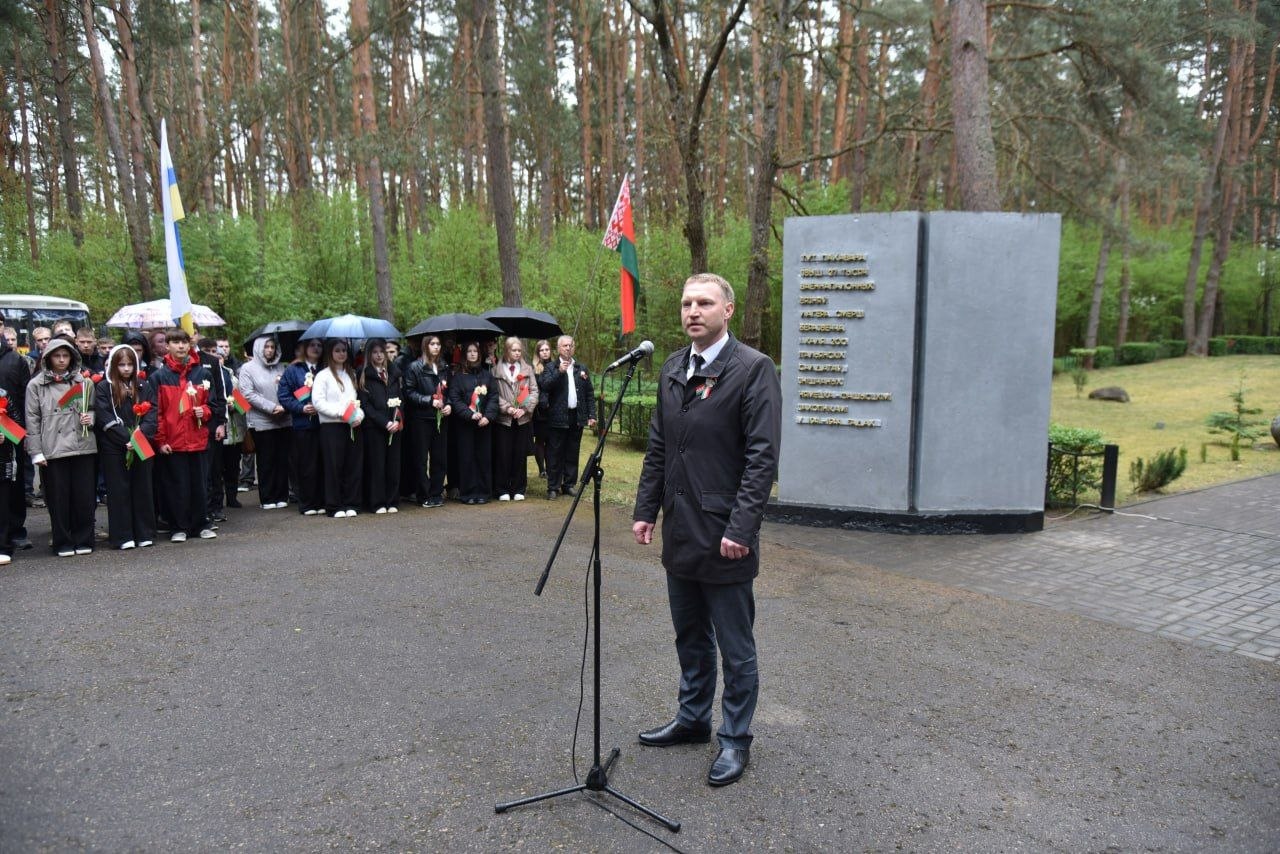 pamyat-vysechennaya-v-kamne-i-serdtsakh-v-urochishche-borok-proshel-miting-rekviem_18
