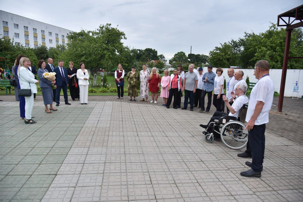 natalya-pavlyuchenko-ministr-truda-i-sotsialnoy-zashchity-respubliki-belarus-s-rabochim-vizitom-pose_2