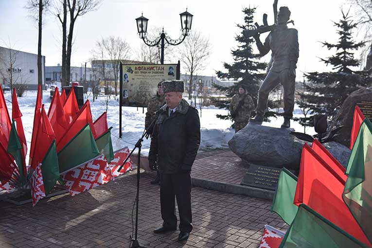 v-glubokom-pochtili-pamyat-voinov-internatsionalistov-_8