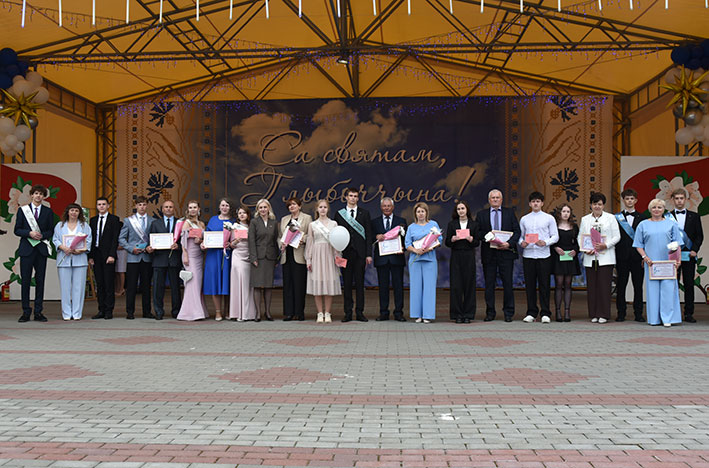 proshchanie-so-shkoloy-yarkiy-prazdnik-dlya-vypusknikov-glubokogo_20