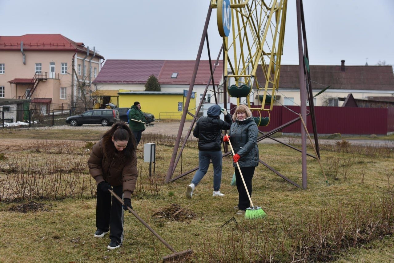 v-glubokskom-rayone-traditsionnyy-vesenniy-subbotnik_2