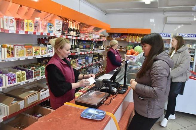 v-derevnyakh-plisa-i-mnyuto-otkrylis-magaziny-torgovoy-seti-ekonom-_0