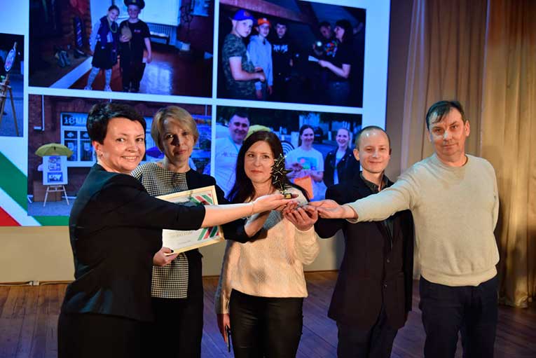 torzhestvennaya-tseremoniya-vrucheniya-molodezhnoy-premii-priznanie-proshla-v-glubokom_6