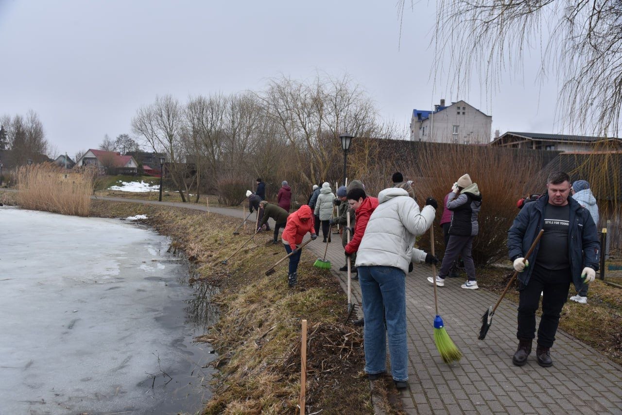 v-glubokskom-rayone-traditsionnyy-vesenniy-subbotnik_4