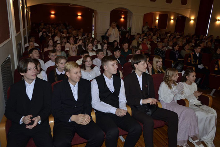 v-glubokom-proshel-traditsionnyy-rozhdestvenskiy-bal_1