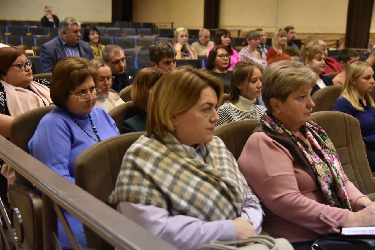 v-glubokom-proshel-vyezdnoy-seminar-dlya-otvetstvennykh-organizuyushchikh-ideologicheskuyu-rabotu-v-_7