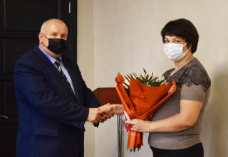 Александр Шубский вручил орден Матери Анне Турчинович