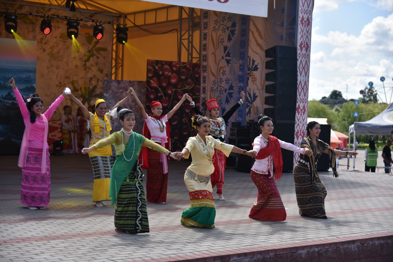 -vishnyevyy-festival-prodolzhaetsya_20