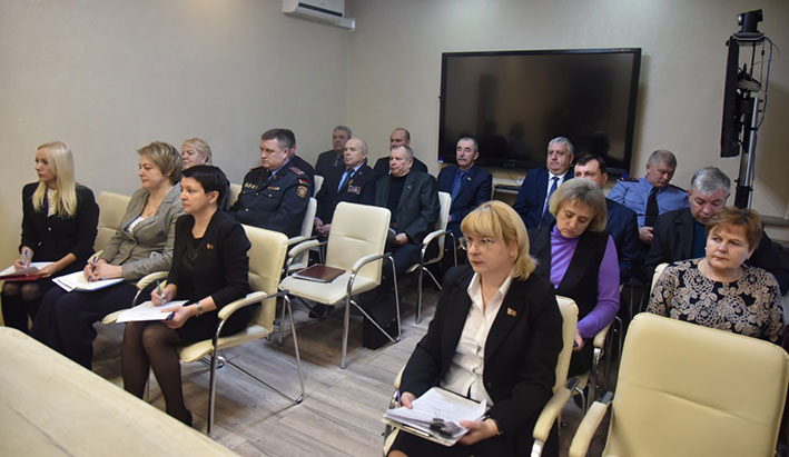 deputaty-glubokskogo-rayona-obsudili-vazhnye-voprosy-razvitiya-regiona_2