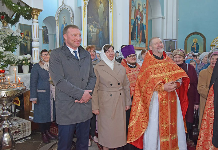 episkop-polotskiy-i-glubokskiy-ignatiy-vozglavil-prazdnichnuyu-bozhestvennuyu-liturgiyu-v-sobore-rozh_8