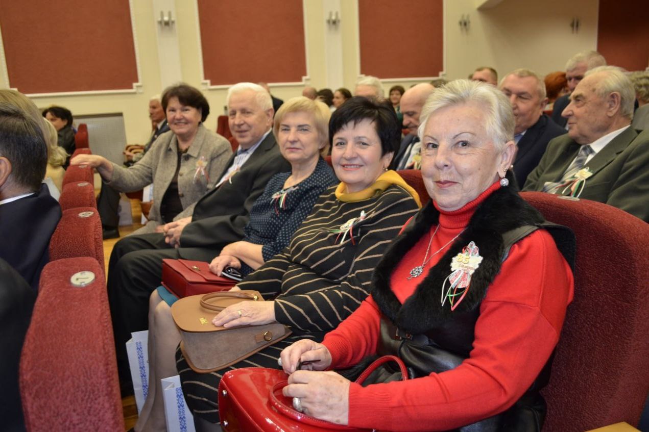torzhestvennoe-meropriyatie-posvyashchennoe-85-letiyu-glubokskogo-rayona-proshlo-v-gorodskom-dome-ku_2