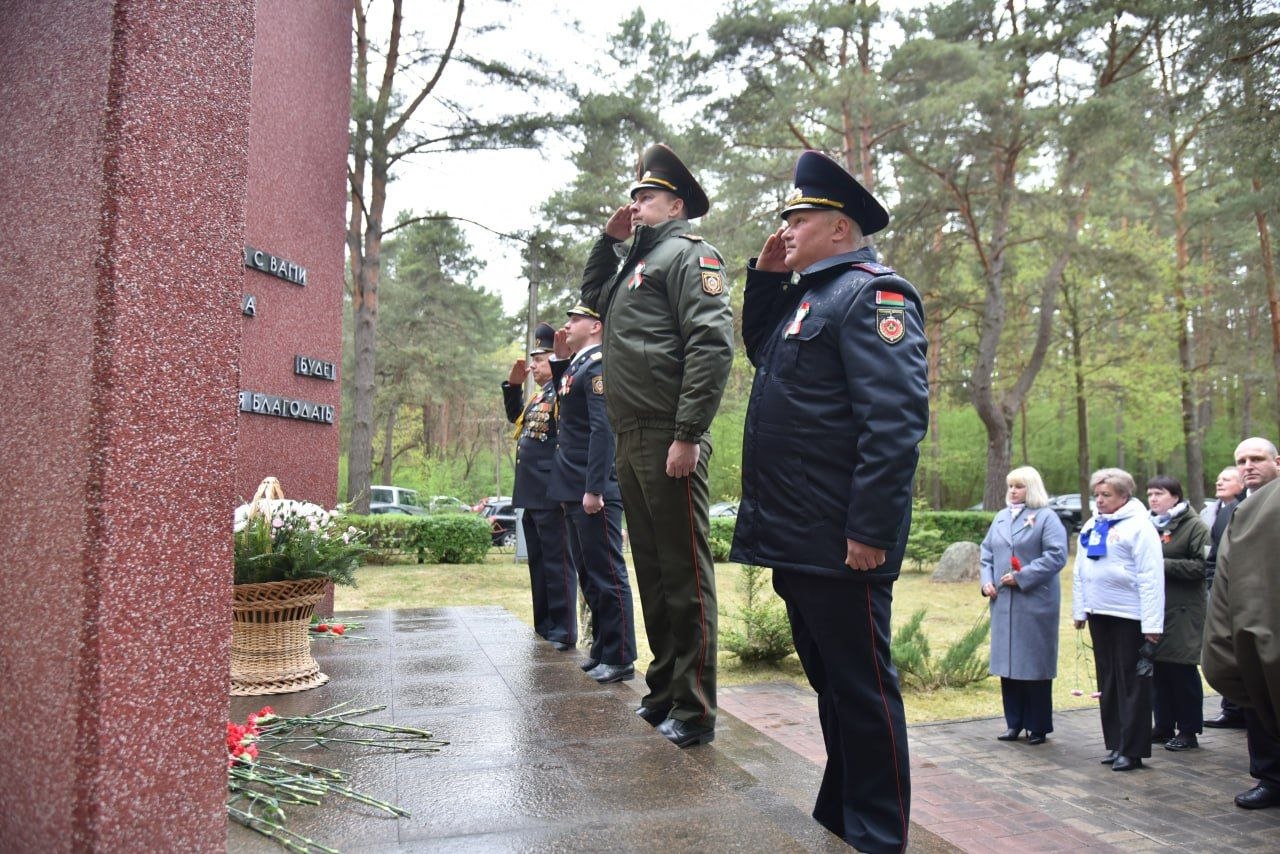 pamyat-vysechennaya-v-kamne-i-serdtsakh-v-urochishche-borok-proshel-miting-rekviem_3