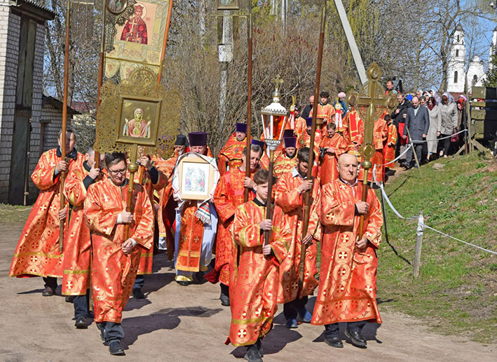 episkop-polotskiy-i-glubokskiy-ignatiy-vozglavil-prazdnichnuyu-bozhestvennuyu-liturgiyu-v-sobore-rozh_6