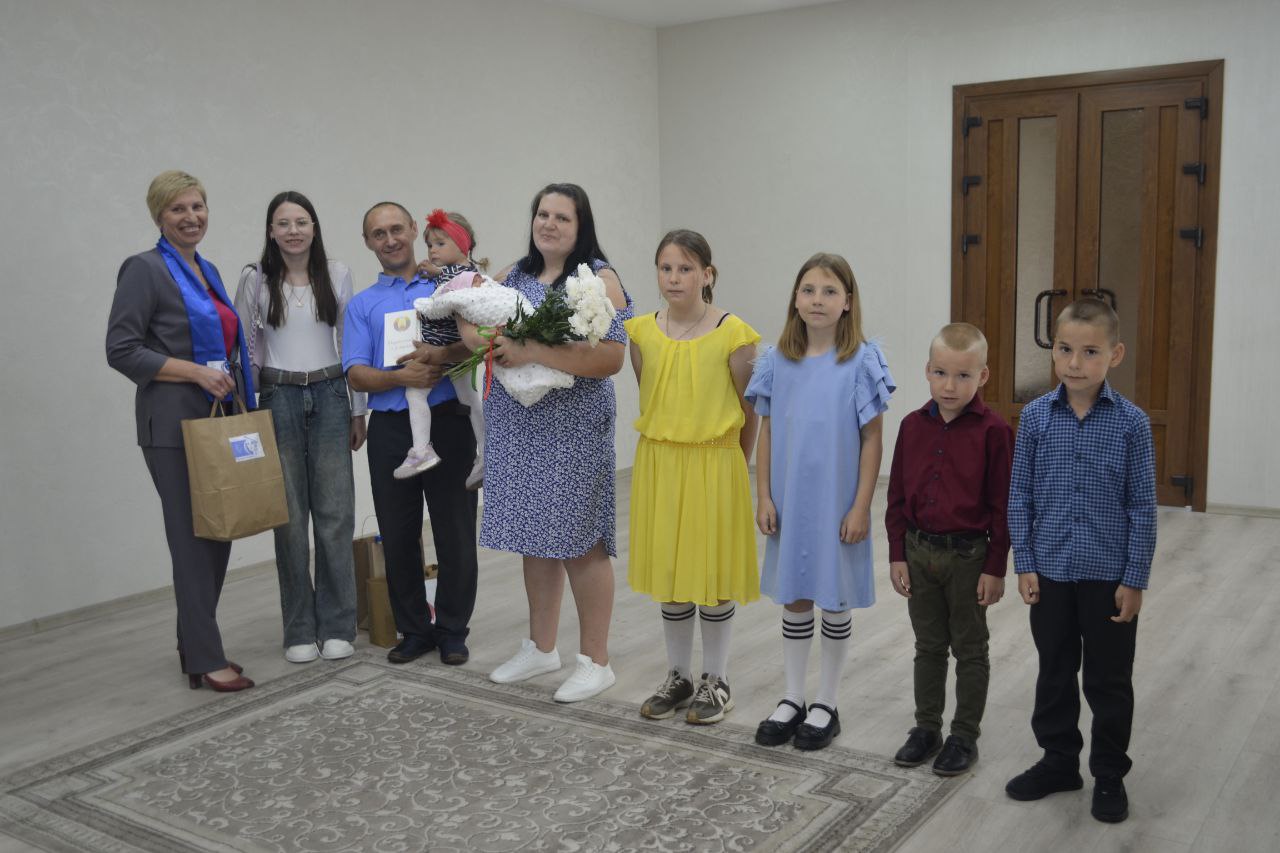 sedmoy-rebenok-v-seme-rodilsya-nakanune-dnya-nezavisimosti-u-glubochan-lyudmily-i-borisa_4