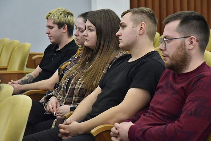 pyetr-belus-vstretilsya-s-molodymi-spetsialistami-sfery-apk_1