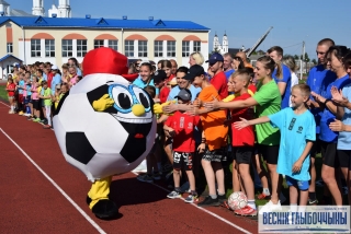 В ГЛУБОКОМ ПРОШЕЛ РАЙОННЫЙ ЭТАП РЕСПУБЛИКАНСКОГО СЕМЕЙНОГО ФЕСТИВАЛЯ ПО МАССОВОМУ ФУТБОЛУ «ПАПА, МАМА, Я – ФУТБОЛЬНАЯ СЕМЬЯ»