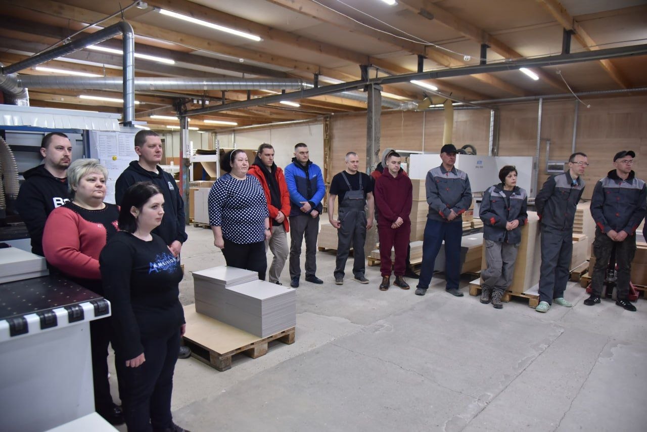 predsedatel-glubokskogo-rayispolkoma-maksim-bakurov-posetil-glubokskiy-mebelnyy-tsentr_3