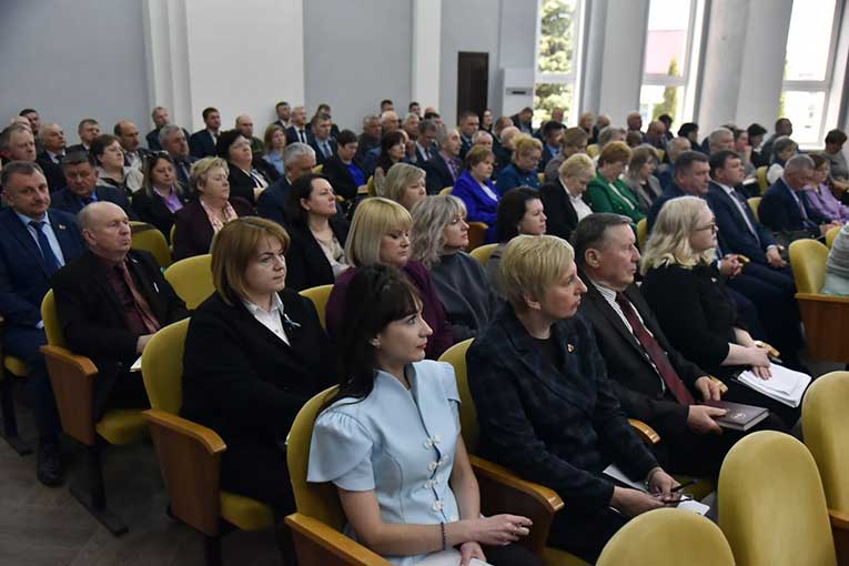 v-glubokom-proshlo-zasedanie-glubokskogo-rayonnogo-ispolnitelnogo-komitata_1