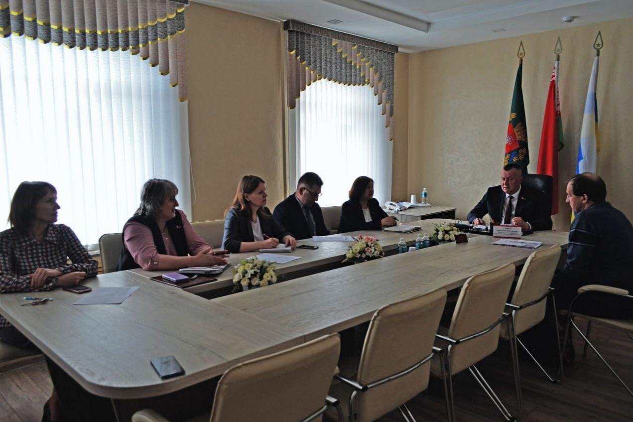 rabota-v-regionakh-anatoliy-sivko-posetil-glubokskiy-rayon_0