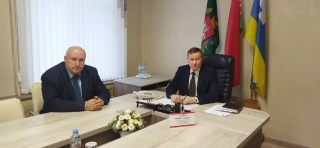 ПРЯМУЮ ТЕЛЕФОННУЮ ЛИНИЮ И ПРИЕМ ГРАЖДАН В ГЛУБОКСКОМ РАЙИСПОЛКОМЕ ПРОВОДИТ НАЧАЛЬНИК ГЛАВНОГО УПРАВЛЕНИЯ ЖИЛИЩНО-КОММУНАЛЬНОГО ХОЗЯЙСТВА ВИТЕБСКОГО ОБЛИСПОЛКОМА ЮРИЙ ДЯДЁЛО