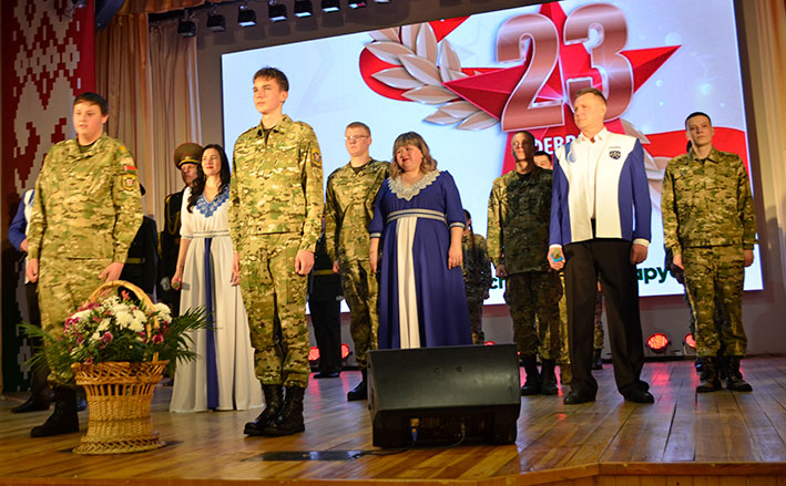 v-glubokom-proshyel-prazdnichnyy-kontsert-posvyashchyennyy-dnyu-zashchitnikov-otechestva-i-vooruzhye_10