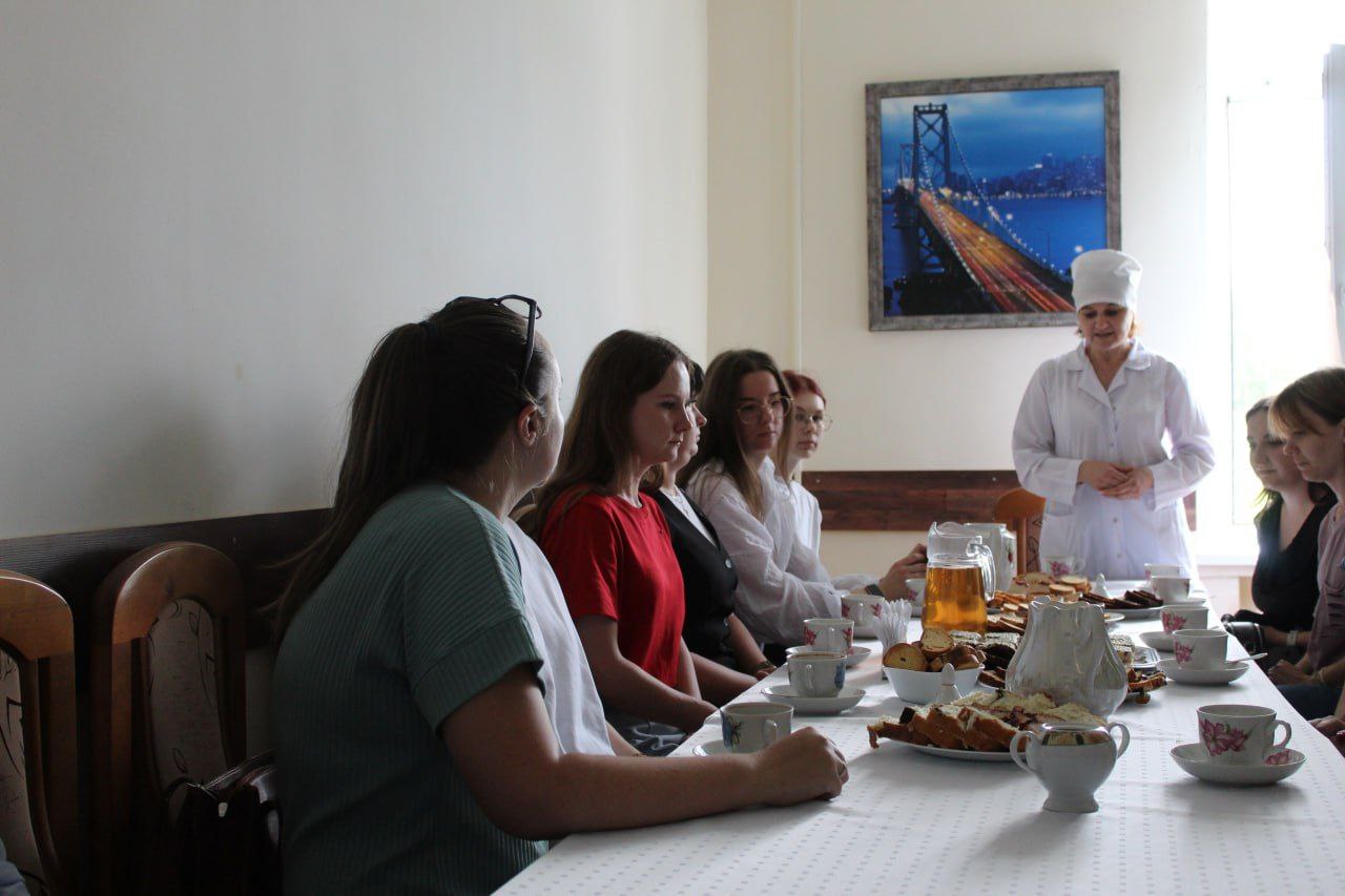 otkrytyy-dialog-molodezh-glubochchiny-vstretilas-s-valeriem-giro-direktorom-khlebozavoda-deputatom-g_4