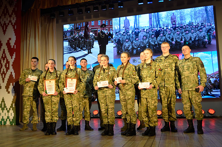 v-glubokom-proshyel-prazdnichnyy-kontsert-posvyashchyennyy-dnyu-zashchitnikov-otechestva-i-vooruzhye_3