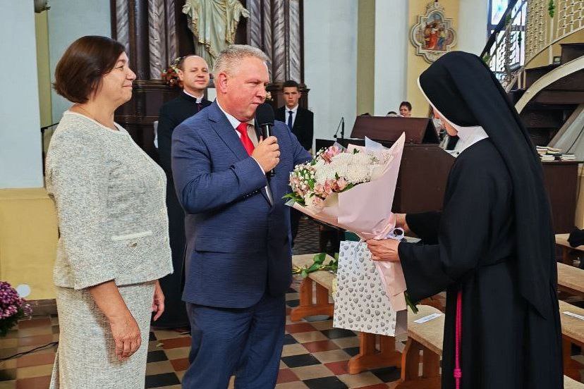 v-kostele-svyatoy-troitsy-v-glubokom-otprazdnovali-35-letie-sluzheniya-v-belarusi-i-v-glubokom-seste_11