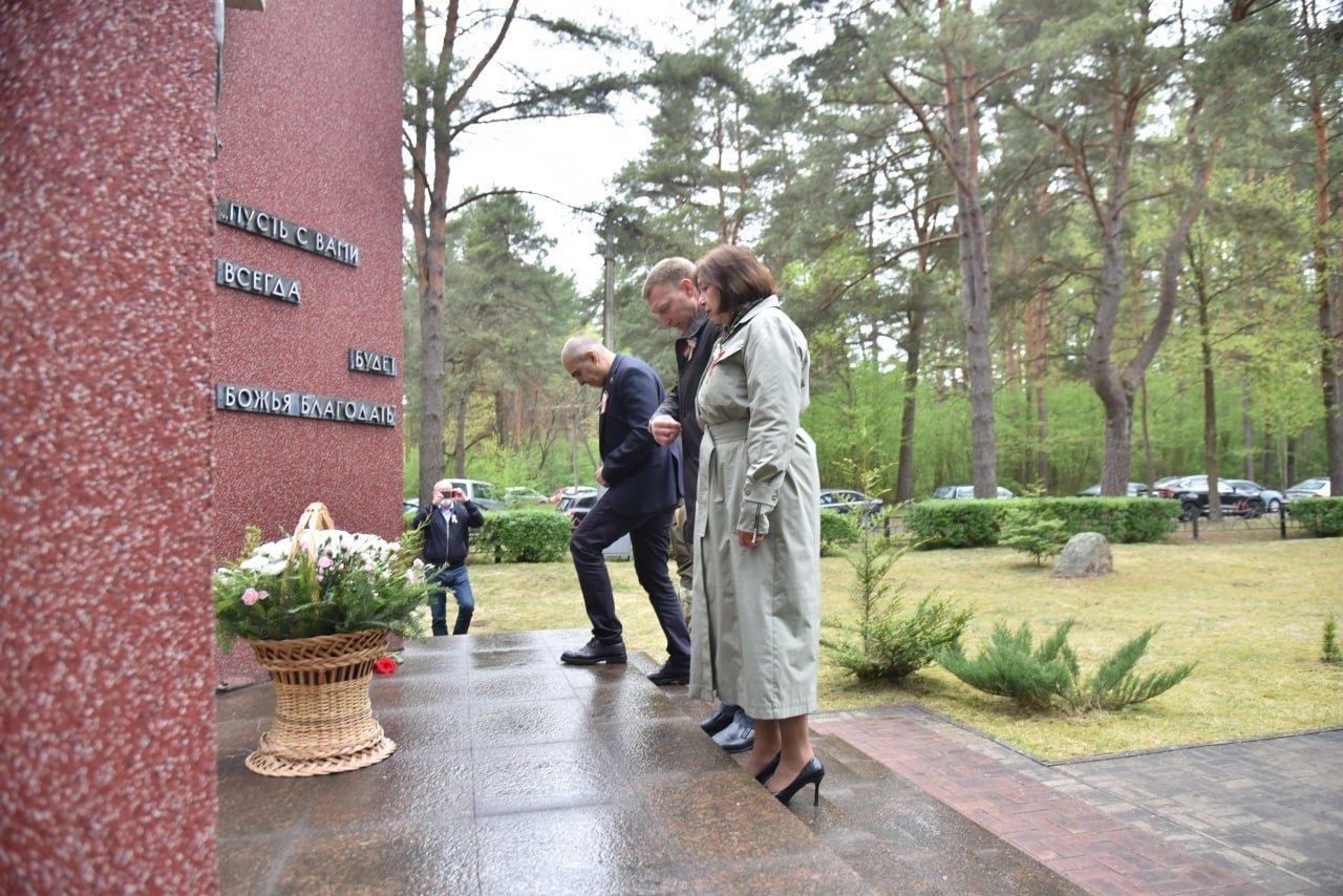 pamyat-vysechennaya-v-kamne-i-serdtsakh-v-urochishche-borok-proshel-miting-rekviem_7