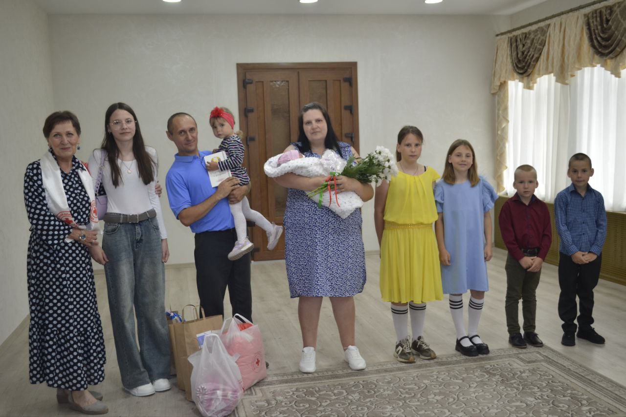sedmoy-rebenok-v-seme-rodilsya-nakanune-dnya-nezavisimosti-u-glubochan-lyudmily-i-borisa_5