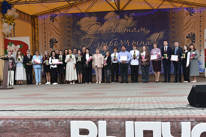 proshchanie-so-shkoloy-yarkiy-prazdnik-dlya-vypusknikov-glubokogo_17